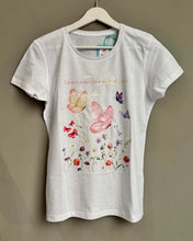 Carica l'immagine nel visualizzatore di Gallery, Tshirt Fiori e Farfalle
