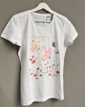Carica l'immagine nel visualizzatore di Gallery, Tshirt Fiori e Farfalle
