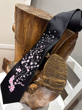 Load image into Gallery viewer, Cravatta Ciliegio
