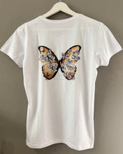 Carica l'immagine nel visualizzatore di Gallery, T-shirt Farfalla
